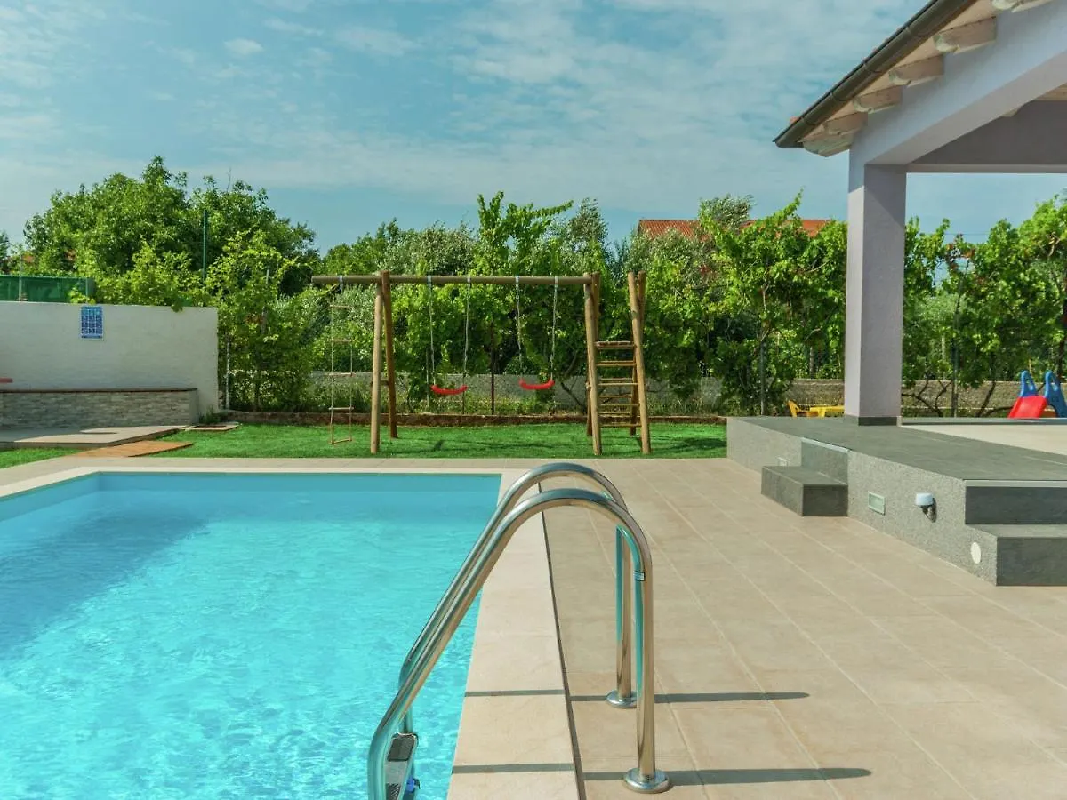Comfortable Villa In Pula 0*,
