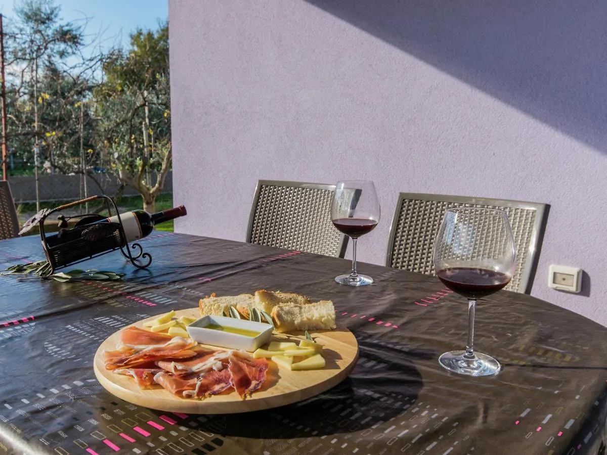 Comfortable Villa In Pula Kroatien
