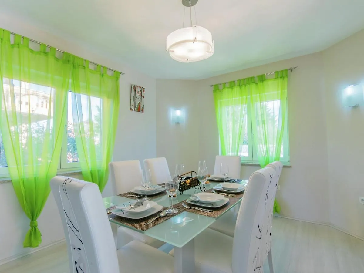 Comfortable Villa In Pula Kroatien