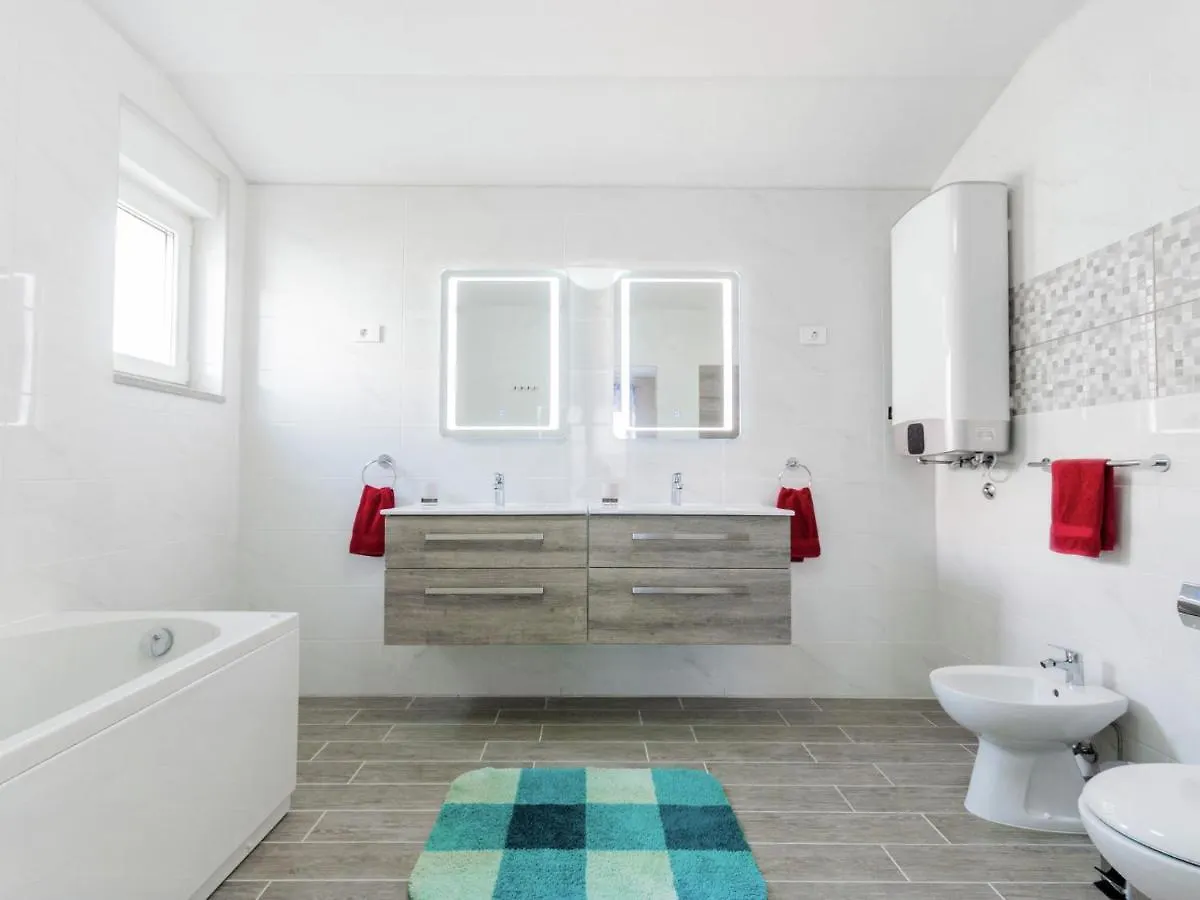 Comfortable Villa In Pula