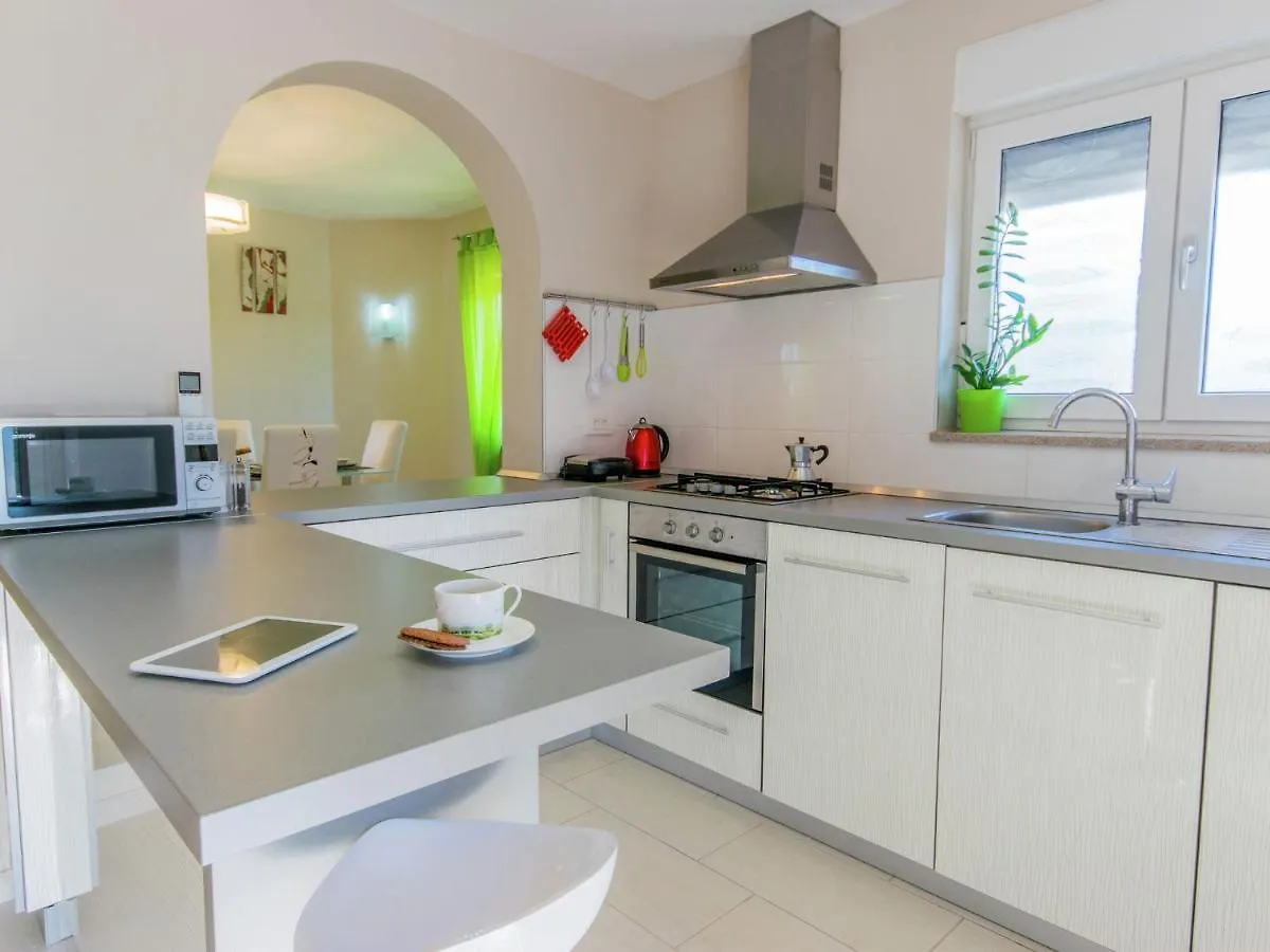 Comfortable Villa In Pula 0*,