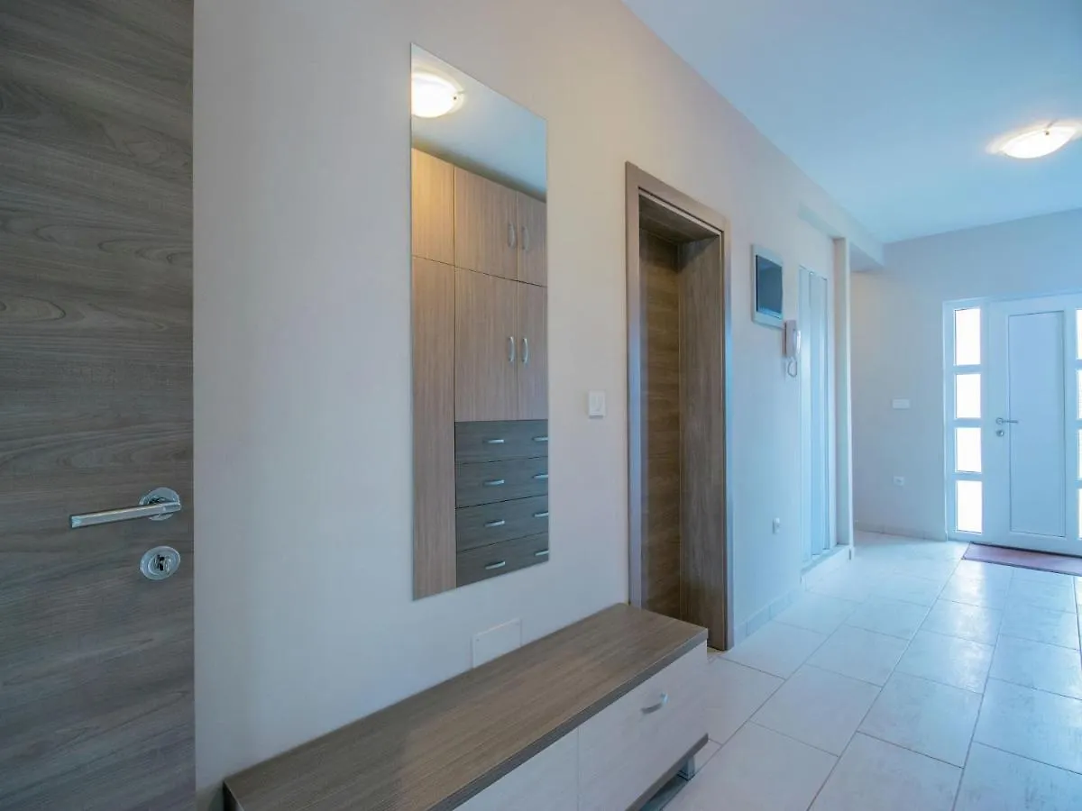 Comfortable Villa In Pula 0*,